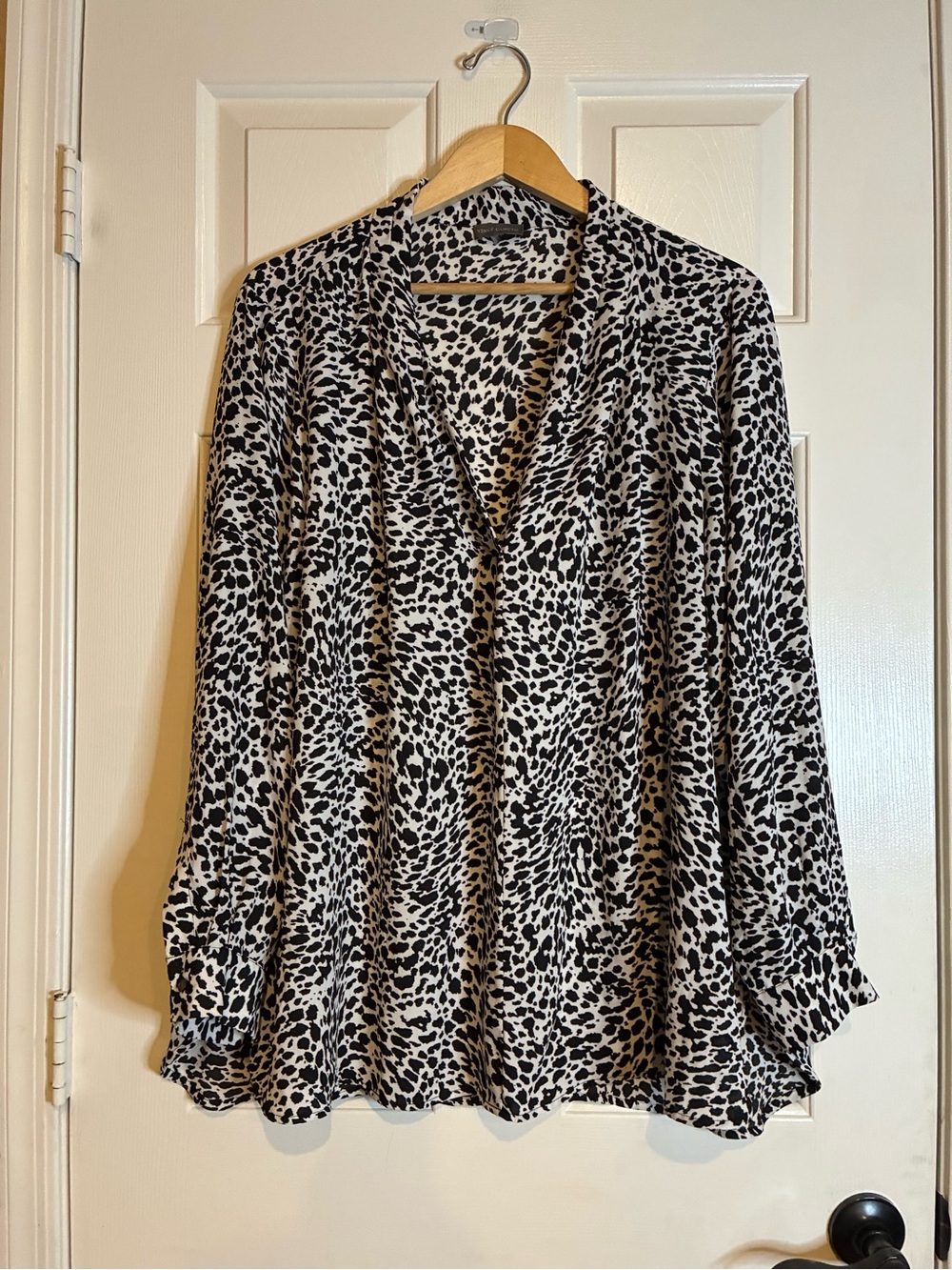 Vince Camuto Black & Cream Leopard Print V-Neck Blouse